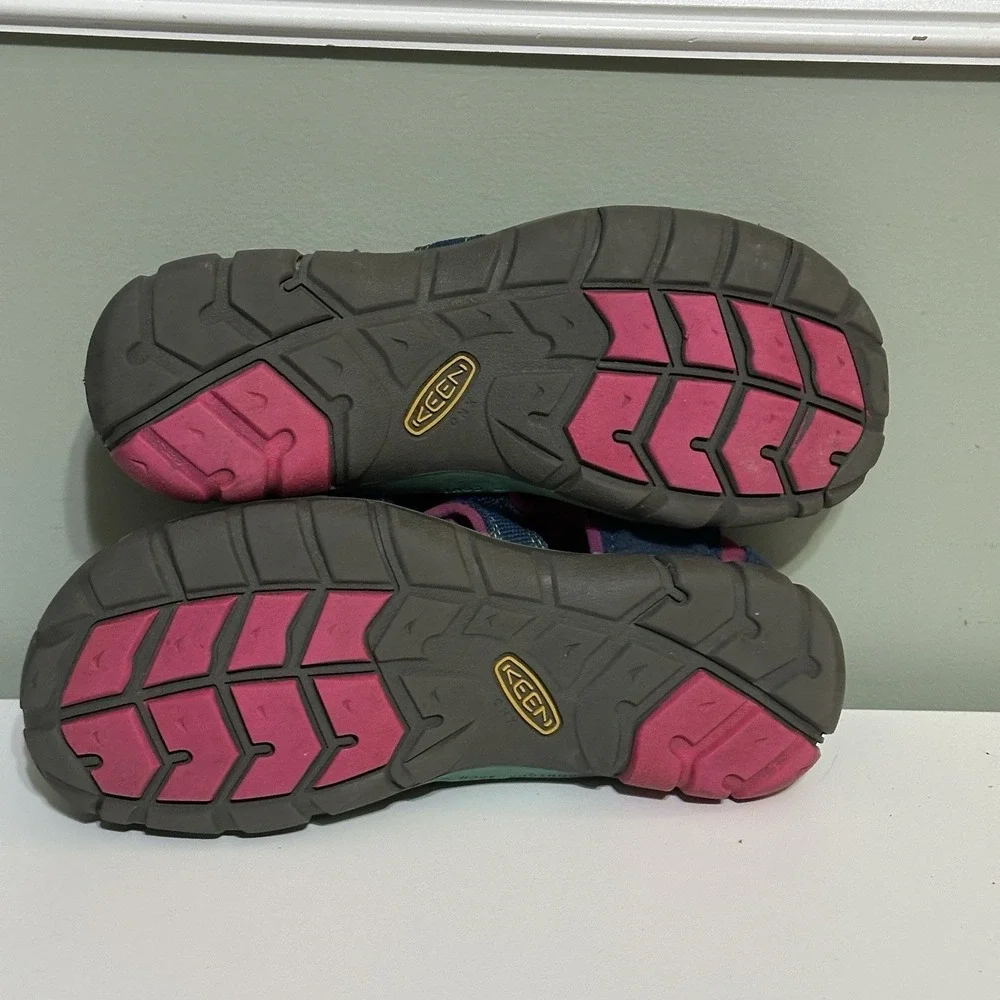 KEEN Youth Sandals Size 4 Blue Pink Closed Toe‎ Sport Hiking Shoes